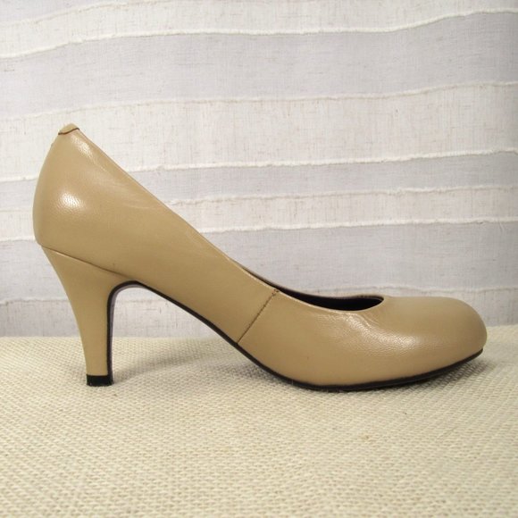 Chromatic Gallerie Nude Smooth Leather Round Toe Pumps - 6 - Picture 6 of 10